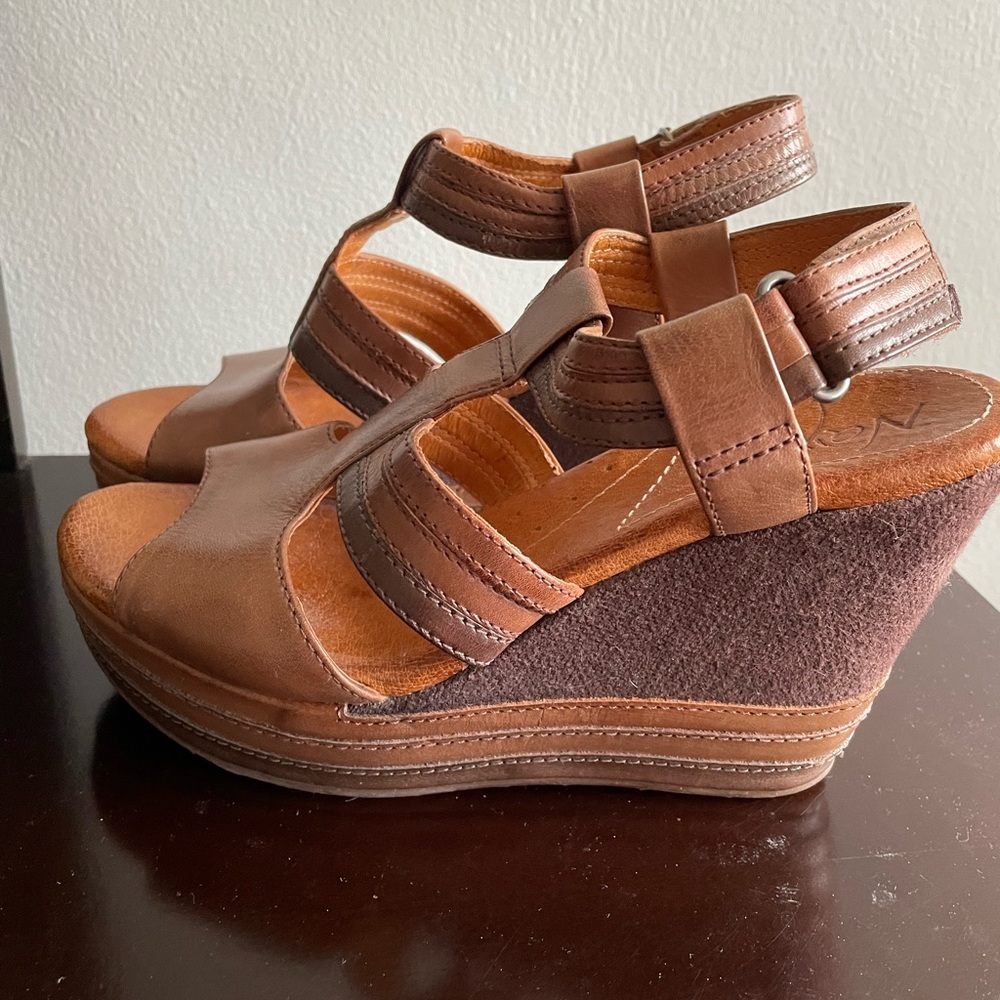 Naya brown wedge sandals